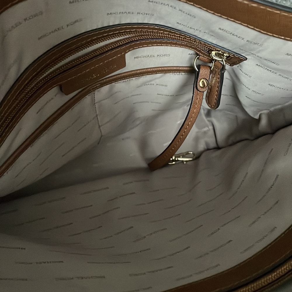 Tote - Picture 4 of 7